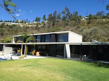 Venta Espectacular Casa 5 dormitorios en Urbanización Pillagua. Sector Santa Ines. Cumbayá. SC
