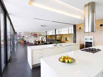 Venta Espectacular Casa 5 dormitorios en Urbanización Pillagua. Sector Santa Ines. Cumbayá. JS
