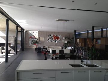 Venta Espectacular Casa 5 dormitorios en Urbanización Pillagua. Sector Santa Ines. Cumbayá. JS