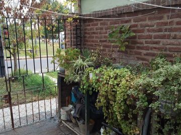 Casa en venta - 3 Dormitorios 1 Baño - Cochera - 110Mts2 - La Plata