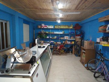 Casa en venta - 3 Dormitorios 1 Baño - Cochera - 110Mts2 - La Plata