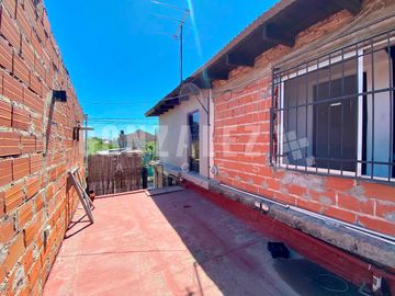 Casa 5 amb en Laferrere  - Con galpón