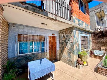 Casa 5 amb en Laferrere  - Con galpón