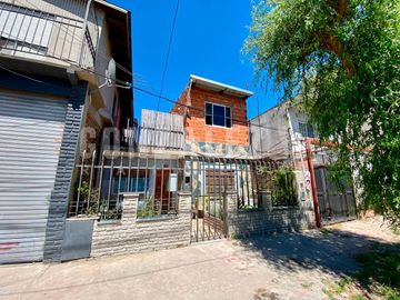 Casa 5 amb en Laferrere  - Con galpón