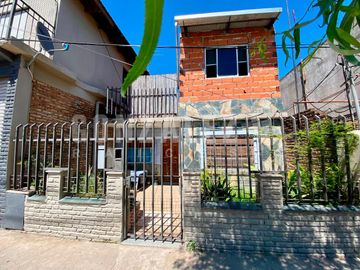 Casa 5 amb en Laferrere  - Con galpón