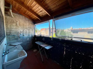 Casa 5 amb en Laferrere  - Con galpón
