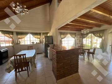 Venta casa  - Villa Mari Menuco, Neuquén Cap.