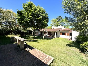 Casa con parque en venta