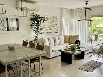 Triplex de 4 ambientes  en Lago del Sendero, con salida al lago
