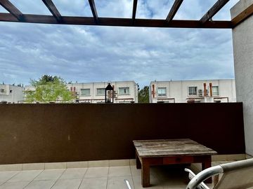 Triplex de 4 ambientes  en Lago del Sendero, con salida al lago
