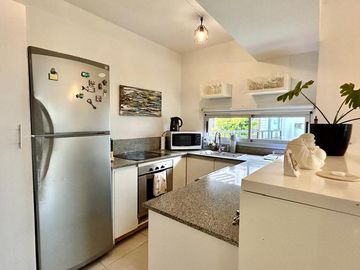 Triplex de 4 ambientes  en Lago del Sendero, con salida al lago
