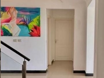 Casa en Los Castores al agua amplia y luminosa