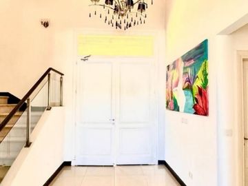Casa en Los Castores al agua amplia y luminosa