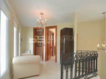 D. Esteche Realty & Home Ayres de Pilar. Casa Classica en excelente lote.