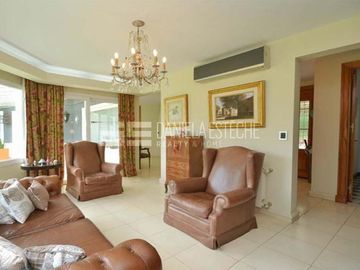 D. Esteche Realty & Home Ayres de Pilar. Casa Classica en excelente lote.