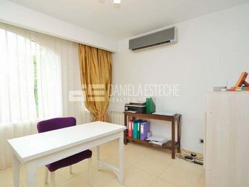 D. Esteche Realty & Home Ayres de Pilar. Casa Classica en excelente lote.