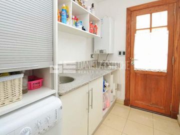 D. Esteche Realty & Home Ayres de Pilar. Casa Classica en excelente lote.