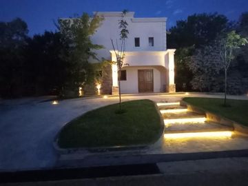 Casa en venta - 3 Dormitorios 3 Baños - 980Mts2 - Fincas del Lago