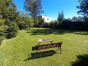 Casa en venta - 3 Dormitorios 3 Baños - 980Mts2 - Fincas del Lago