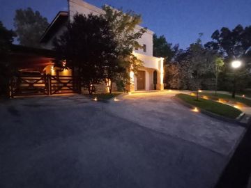 Casa en venta - 3 Dormitorios 3 Baños - 980Mts2 - Fincas del Lago