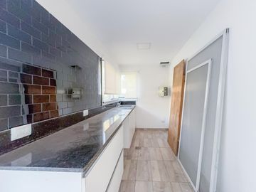 Casa 2 dormitorios, jardín y pileta, barrio cerrado Sol Del Parana
