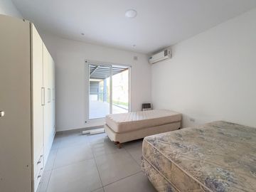 Casa 2 dormitorios, jardín y pileta, barrio cerrado Sol Del Parana