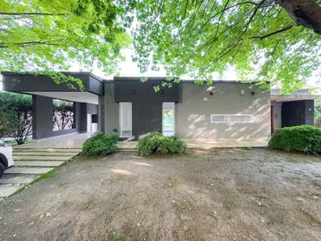 Casa 2 dormitorios, jardín y pileta, barrio cerrado Sol Del Parana