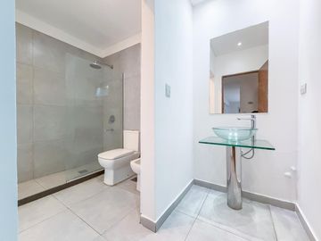 Casa 2 dormitorios, jardín y pileta, barrio cerrado Sol Del Parana