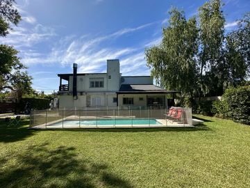 Casa Venta 4 Ambientes en Barrio Montecarlo Pilar Lote de 600 m²