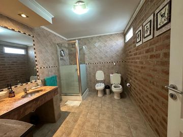 Hermosa casa en venta Barrio 14 de Octubre