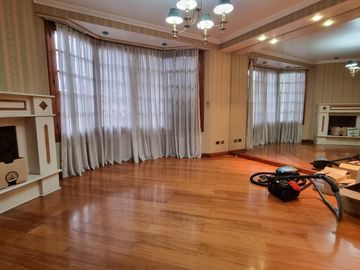 Importante chalet en Barrio Parque Calchaqui