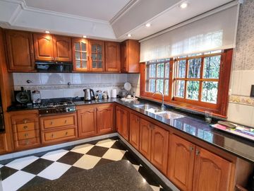 Importante chalet en Barrio Parque Calchaqui