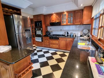 Importante chalet en Barrio Parque Calchaqui