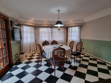 Importante chalet en Barrio Parque Calchaqui
