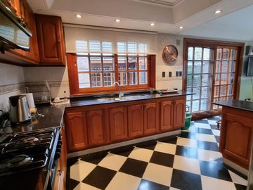 Importante chalet en Barrio Parque Calchaqui