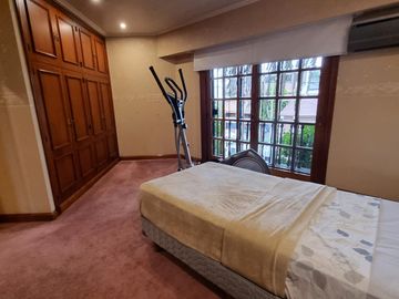 Importante chalet en Barrio Parque Calchaqui