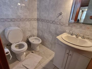 Importante chalet en Barrio Parque Calchaqui