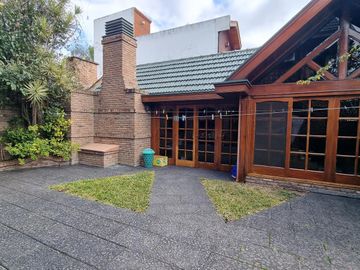 Importante chalet en Barrio Parque Calchaqui