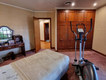 Importante chalet en Barrio Parque Calchaqui