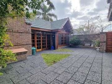 Importante chalet en Barrio Parque Calchaqui