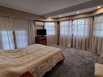 Importante chalet en Barrio Parque Calchaqui