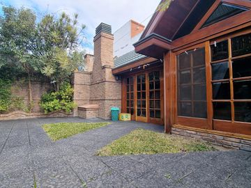 Importante chalet en Barrio Parque Calchaqui