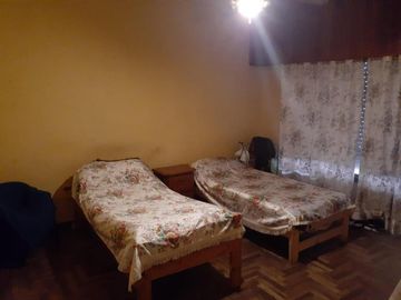 Casa en venta - 3 Dormitorios 2 Baños - Cochera - 242Mts2 - Luján