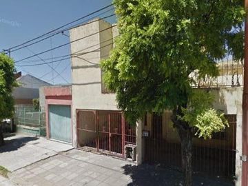 Casa en venta - 3 Dormitorios 2 Baños - Cochera - 242Mts2 - Luján