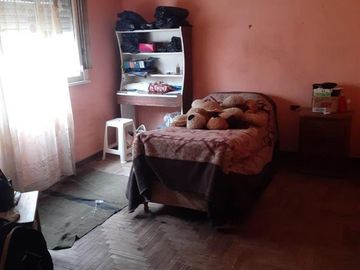 Casa en venta - 3 Dormitorios 2 Baños - Cochera - 242Mts2 - Luján