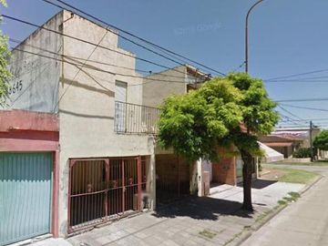 Casa en venta - 3 Dormitorios 2 Baños - Cochera - 242Mts2 - Luján