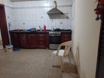 Casa en venta - 3 Dormitorios 2 Baños - Cochera - 242Mts2 - Luján