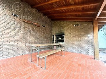 Chalet estilo inglés en venta en Banfield Oeste