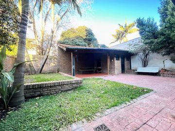 Chalet estilo inglés en venta en Banfield Oeste