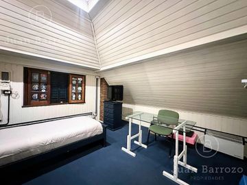 Chalet estilo inglés en venta en Banfield Oeste
